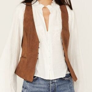 Shyanne woman leather vest